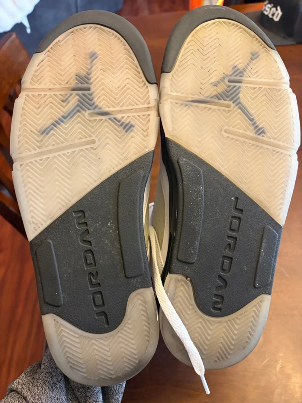 Jordan Retro Basketball Shoes in White & Purple - Picture 3 of 4